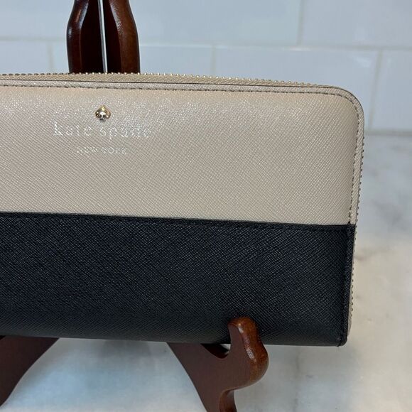 Kate Spade Saffiano Leather Two-Tone Colorblock Full Zip Continental Wallet - Picture 3 of 16